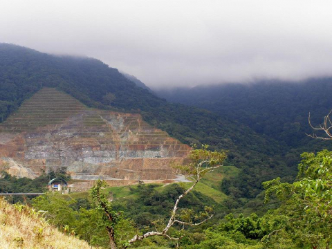 Mine d'or de Bellavista, Mina Miramar, Costa Rica | Earthworks, CEUS del Golfo · 2009 · cc by-nc-sa 2.0 Mine d'or de Bellavista, Mina Miramar, Costa Rica | Earthworks, CEUS del Golfo · 2009 · cc by-nc-sa 2.0