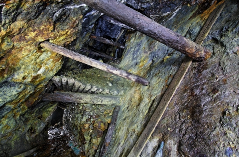 Dépilage dans une mine française abandonnée